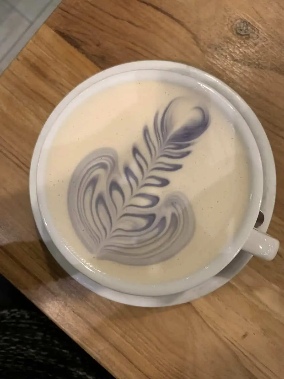 Creamy milk tea with flower art