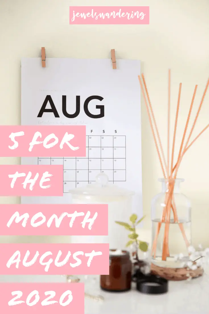 Calendar of Aug with oil diffuser